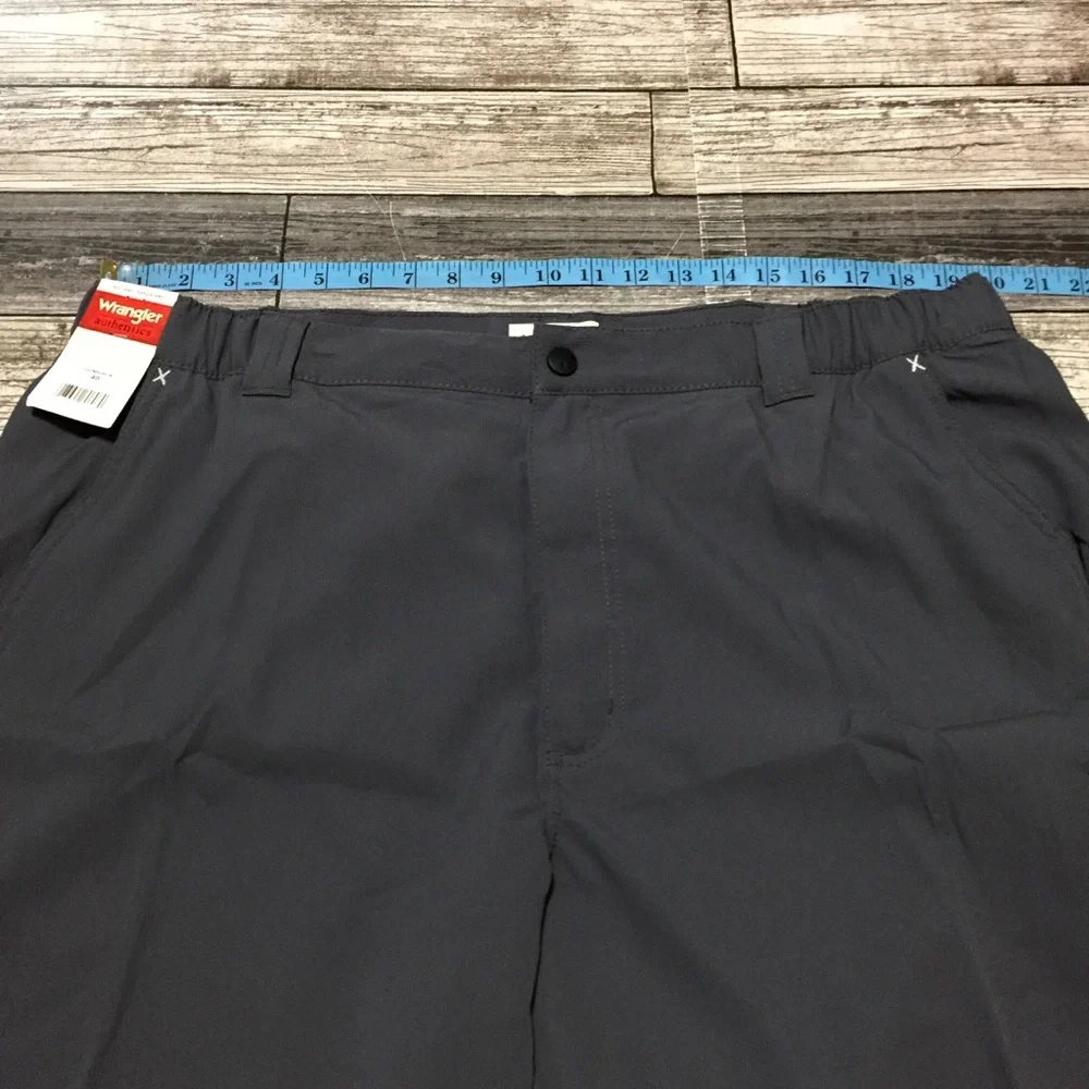 Wrangler Cargo Tech Shorts Men’s 40 Gray (Inseam 10) Lightweight